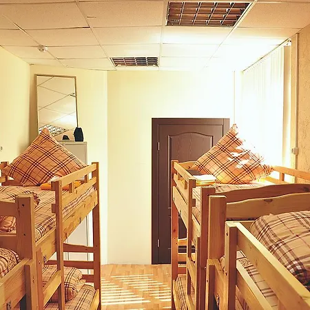 Revolucion Hostel *
